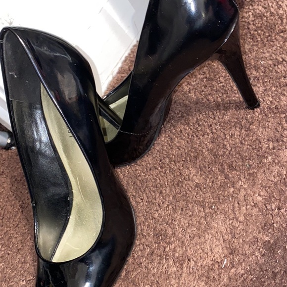 Nine West pumps - Picture 2 of 3